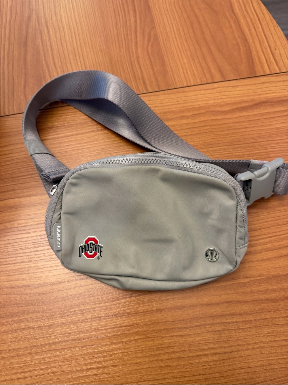 Lululemon x Ohio belt bag - silver